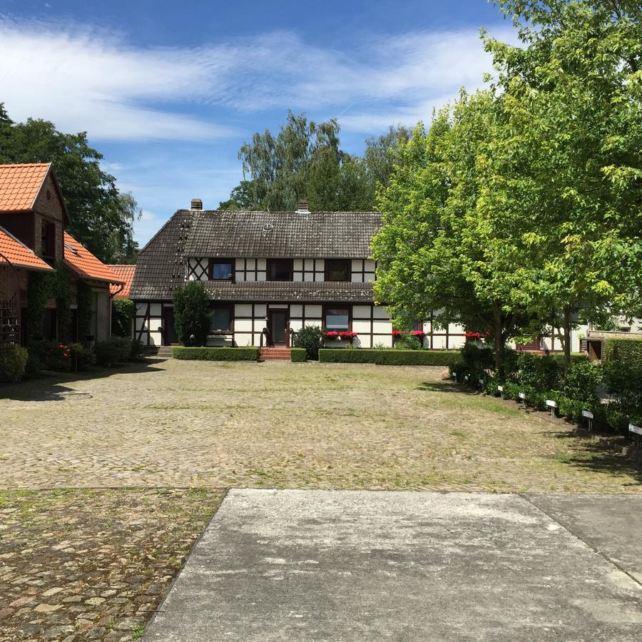 Engels Hof Wolfsburg Buitenkant foto
